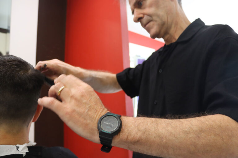 peluqueria de hombre en llavaneres (26)